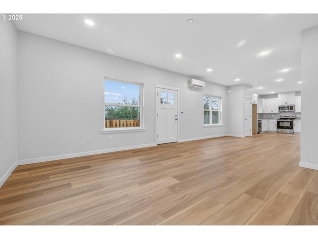 9251 E Burnside St, Portland, OR 97216