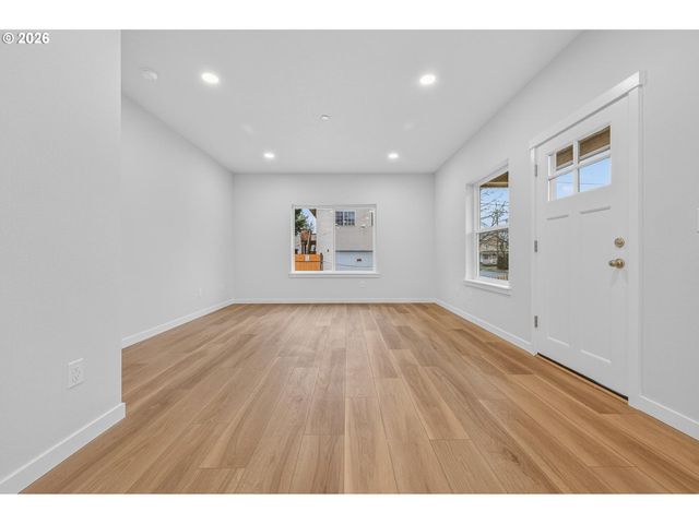 9251 E Burnside St, Portland, OR 97216