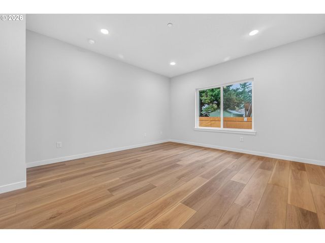 9251 E Burnside St, Portland, OR 97216