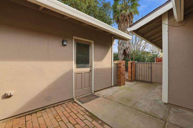 2617 Yuma Cir, Sacramento, CA 95827