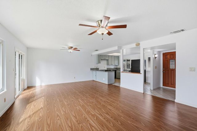 2617 Yuma Cir, Sacramento, CA 95827