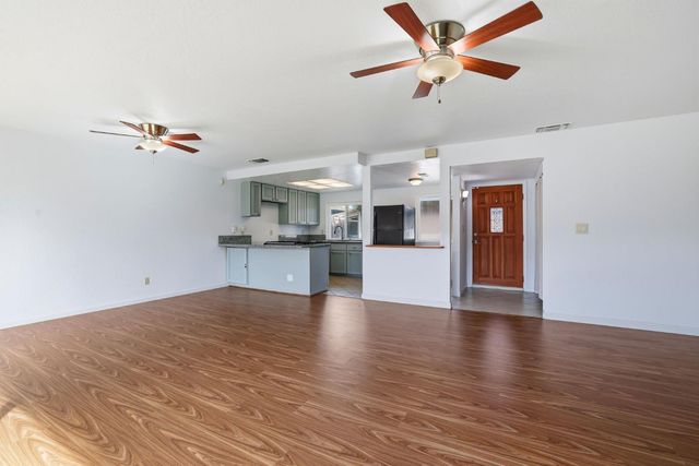 2617 Yuma Cir, Sacramento, CA 95827