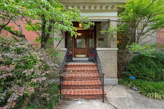 3655 Hartford Street, St Louis, MO 63116