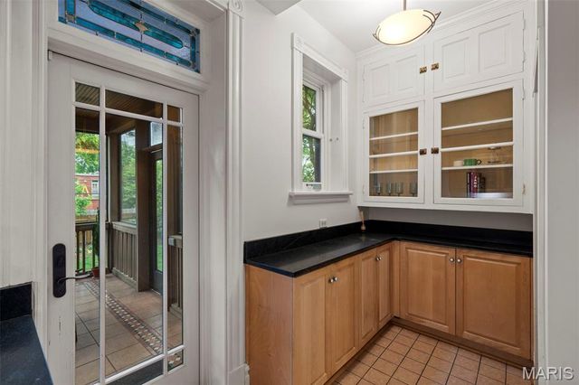 3655 Hartford Street, St Louis, MO 63116