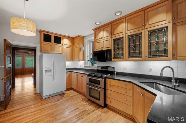 3655 Hartford Street, St Louis, MO 63116