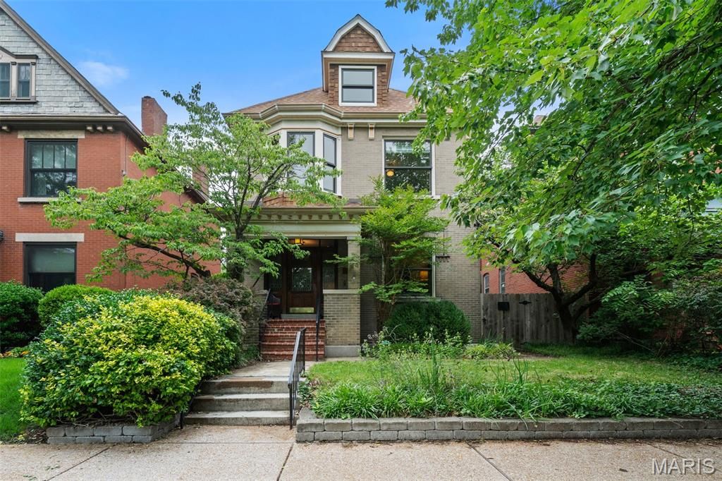3655 Hartford Street, St Louis, MO 63116