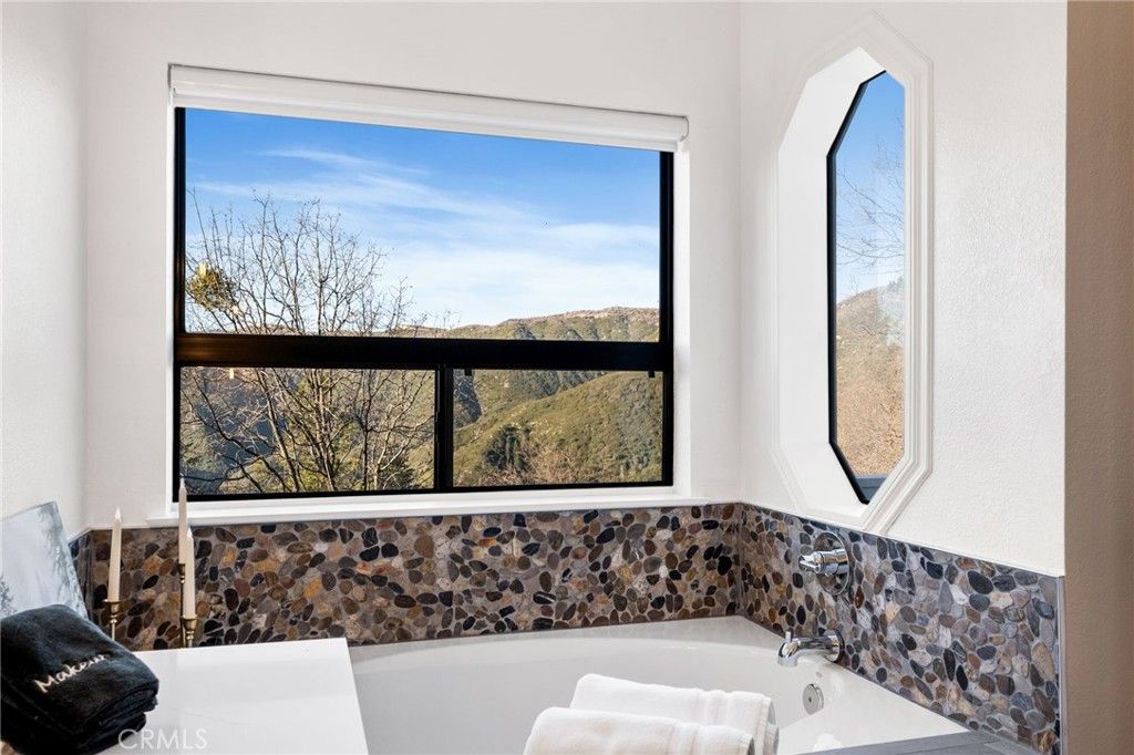 Image 30 of property listing at 30260 Gremlin Court, Running Springs, CA 92382