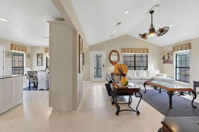 360 S Lakeside Drive, Huntsville, TX 77320