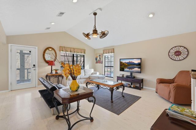 360 S Lakeside Drive, Huntsville, TX 77320