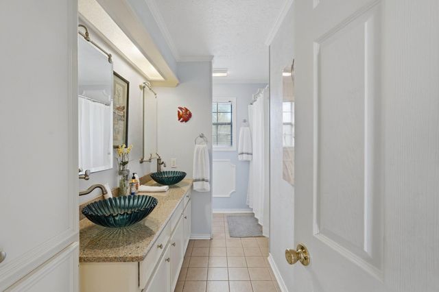 360 S Lakeside Drive, Huntsville, TX 77320