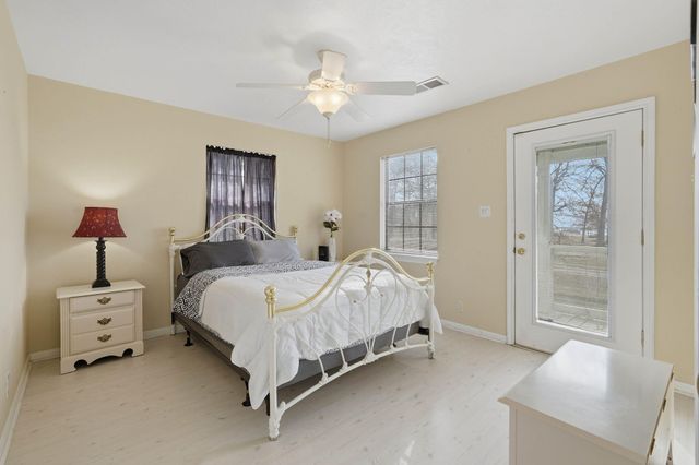 360 S Lakeside Drive, Huntsville, TX 77320