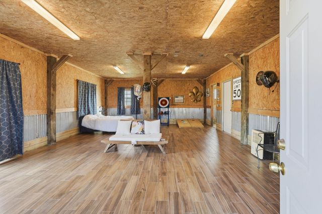 360 S Lakeside Drive, Huntsville, TX 77320