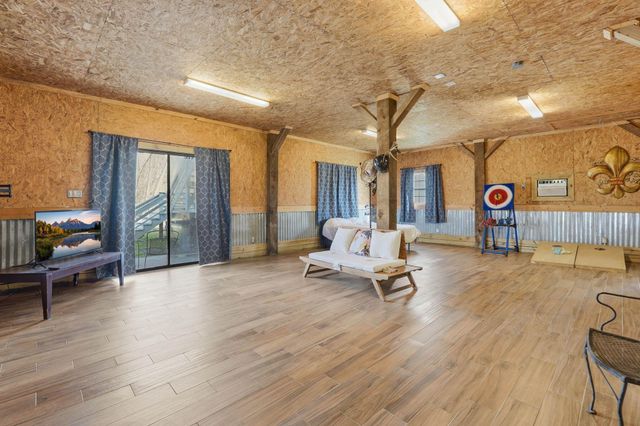 360 S Lakeside Drive, Huntsville, TX 77320