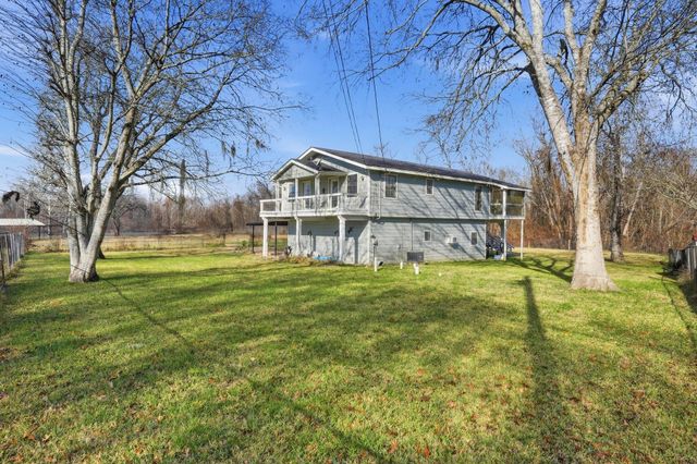 360 S Lakeside Drive, Huntsville, TX 77320