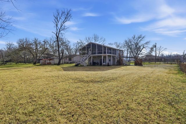 360 S Lakeside Drive, Huntsville, TX 77320
