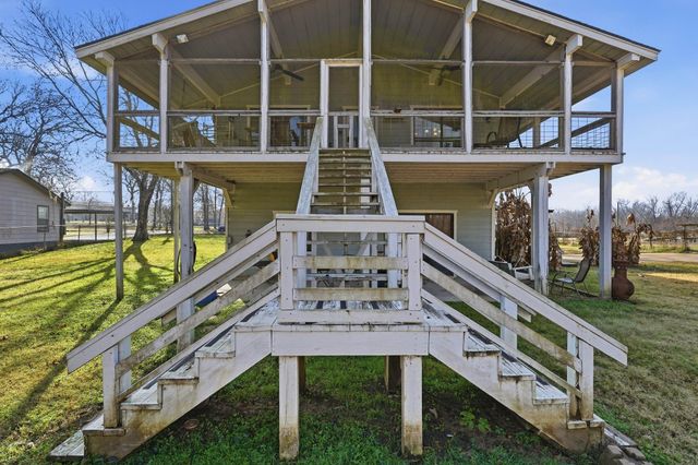 360 S Lakeside Drive, Huntsville, TX 77320