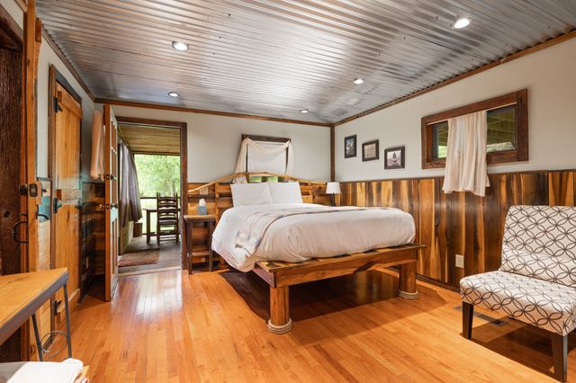 28 Bussell Ln, Gordonsville, TN 38563