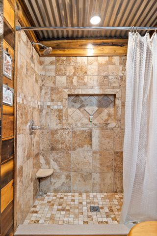 28 Bussell Ln, Gordonsville, TN 38563