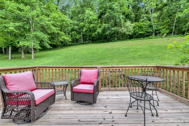 28 Bussell Ln, Gordonsville, TN 38563