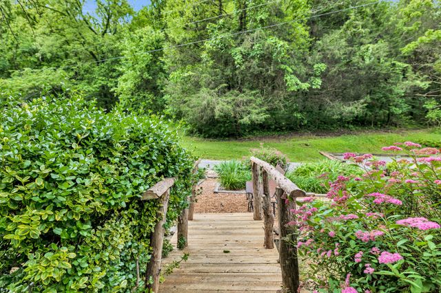 28 Bussell Ln, Gordonsville, TN 38563