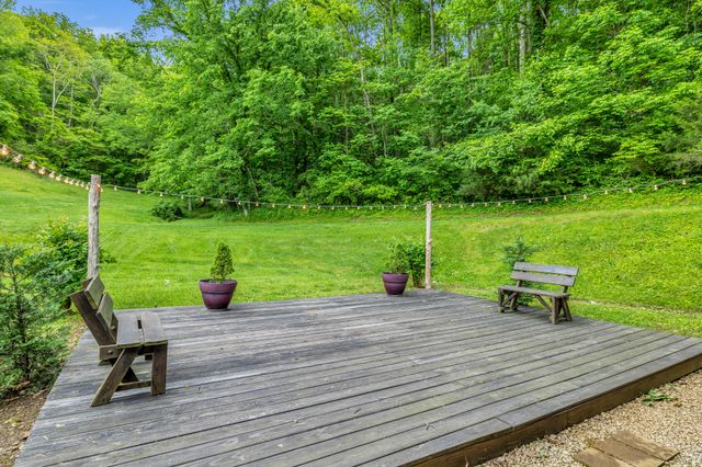 28 Bussell Ln, Gordonsville, TN 38563