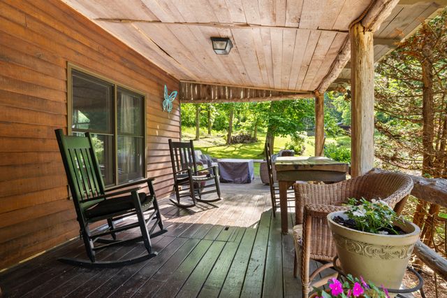 28 Bussell Ln, Gordonsville, TN 38563