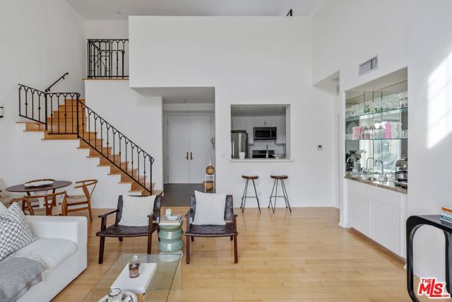 930 N Doheny Drive 305, West Hollywood, CA 90069