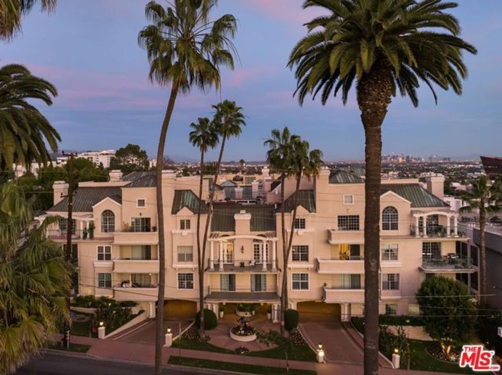 930 N Doheny Drive 305, West Hollywood, CA 90069