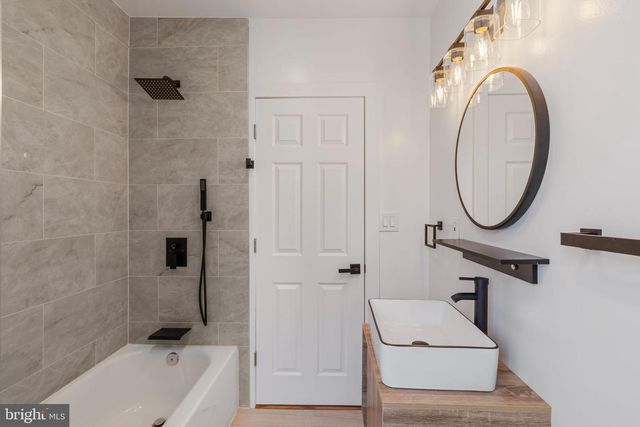 530 ARTHUR ST, Philadelphia, PA 19111