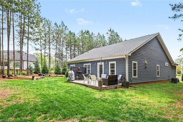 820 Sunset Pointe Drive, Salisbury, NC 28146