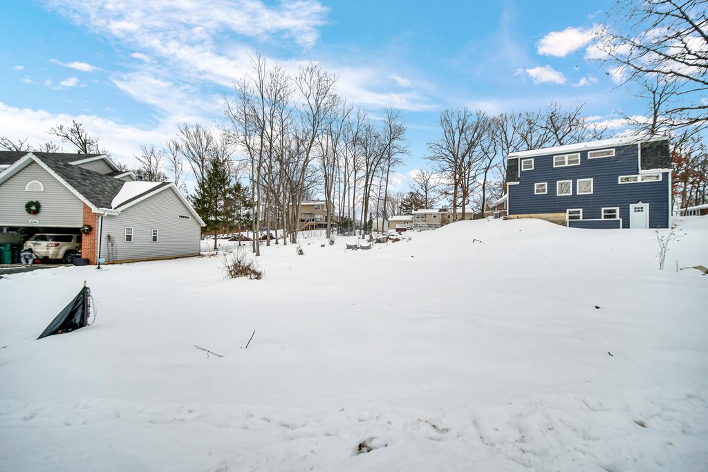 2045 Hidden Valley Drive, Crown Point, IN 46307