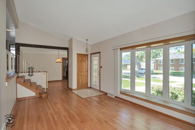 5532 Oak Center Drive, Oak Lawn, IL 60453