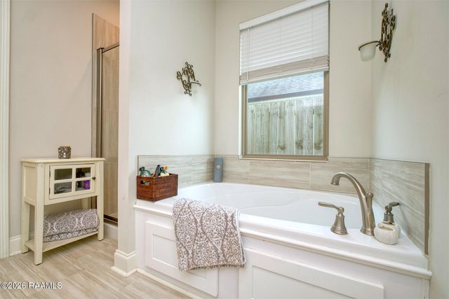 106 Lukes Hollow Lane, Lafayette, LA 70508