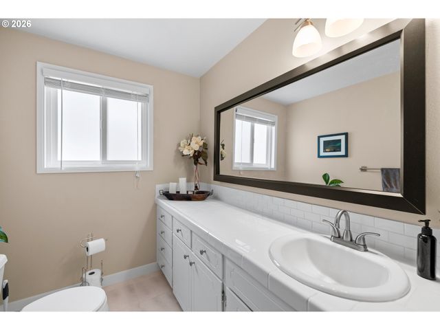 5676 Se HILLWOOD Cir, Milwaukie, OR 97267