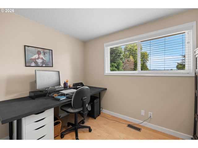 5676 Se HILLWOOD Cir, Milwaukie, OR 97267