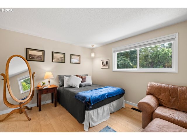 5676 Se HILLWOOD Cir, Milwaukie, OR 97267
