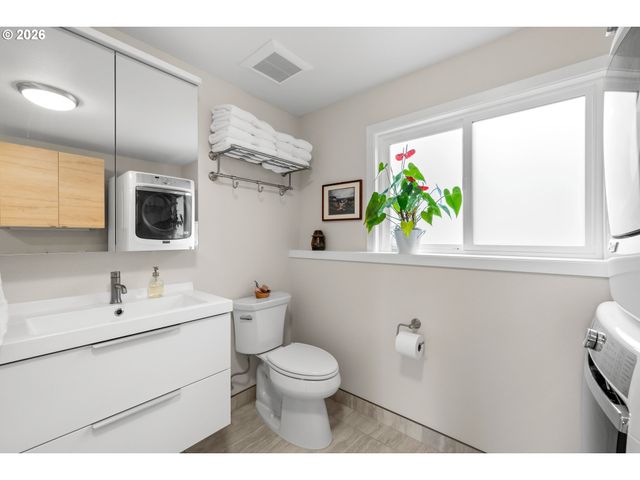 5676 Se HILLWOOD Cir, Milwaukie, OR 97267