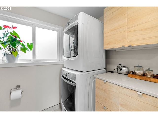5676 Se HILLWOOD Cir, Milwaukie, OR 97267
