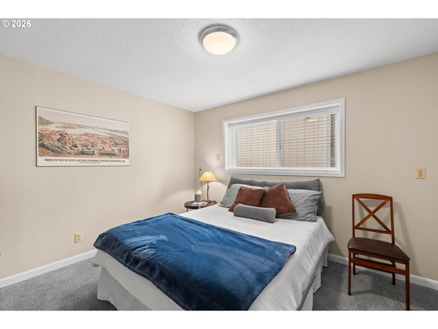 5676 Se HILLWOOD Cir, Milwaukie, OR 97267