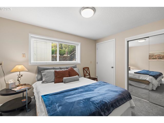 5676 Se HILLWOOD Cir, Milwaukie, OR 97267
