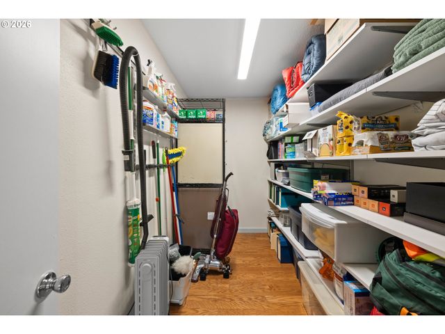5676 Se HILLWOOD Cir, Milwaukie, OR 97267