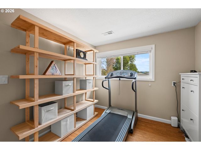 5676 Se HILLWOOD Cir, Milwaukie, OR 97267