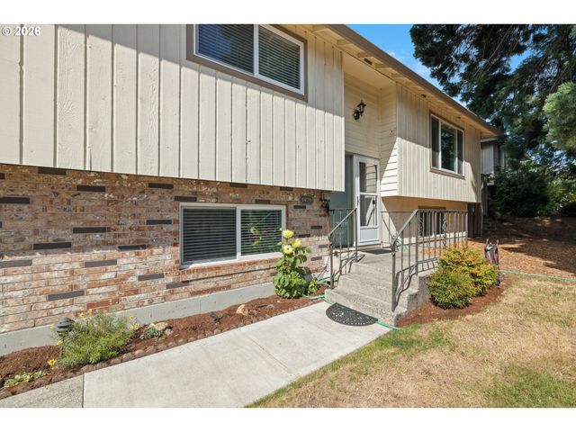 5676 Se HILLWOOD Cir, Milwaukie, OR 97267