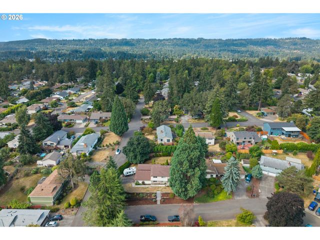 5676 Se HILLWOOD Cir, Milwaukie, OR 97267