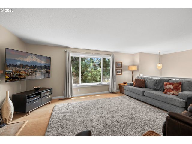 5676 Se HILLWOOD Cir, Milwaukie, OR 97267
