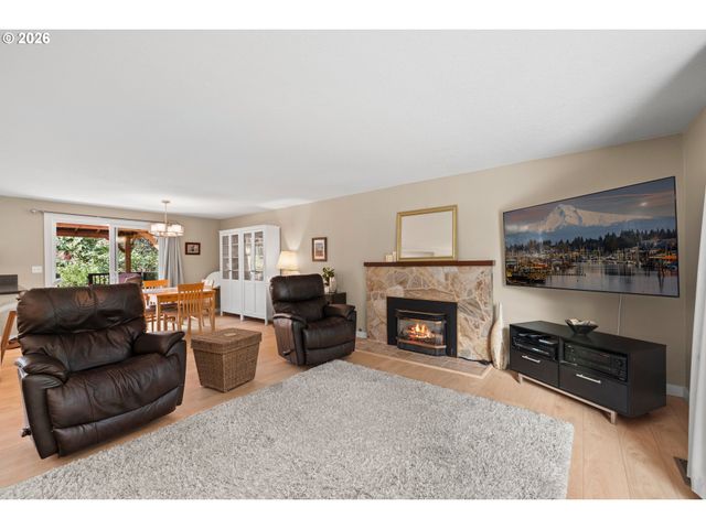 5676 Se HILLWOOD Cir, Milwaukie, OR 97267