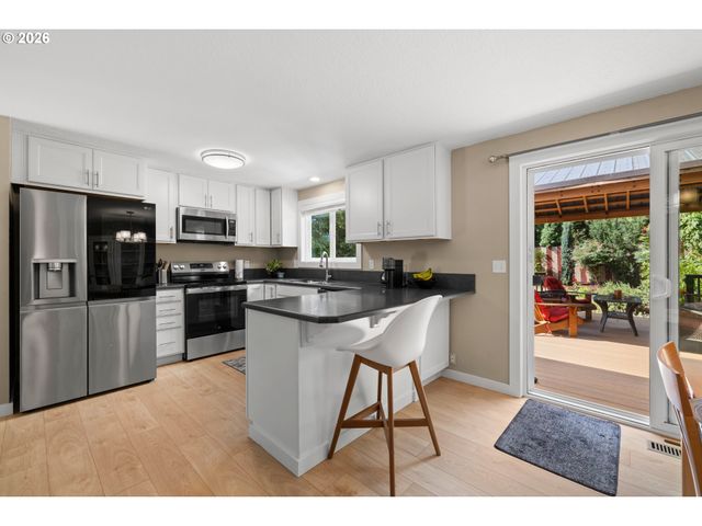 5676 Se HILLWOOD Cir, Milwaukie, OR 97267