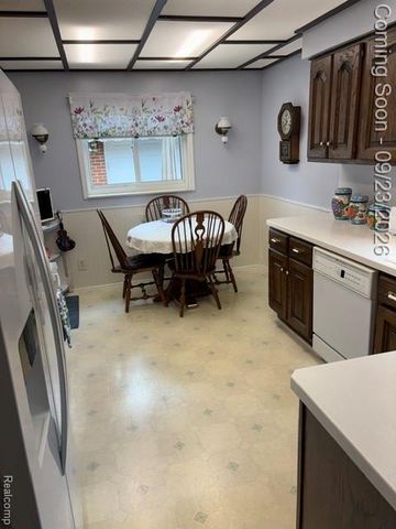 32901 Grinsell Drive, Warren, MI 48092