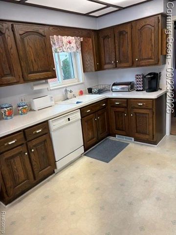32901 Grinsell Drive, Warren, MI 48092