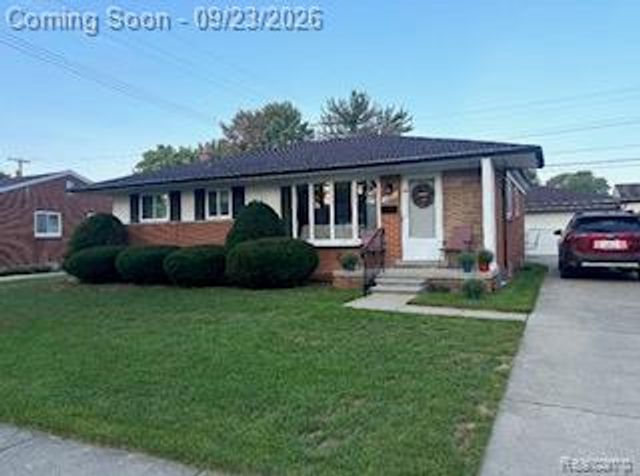 32901 Grinsell Drive, Warren, MI 48092